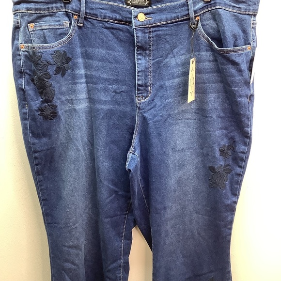 Nanette Lepore Size 20W Dark Blue Flare Women's Jeans W/Floral Embroidery. New - Picture 3 of 8